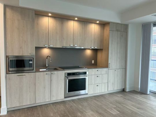 For Lease - 10 Inn on the Park Drive Unit# 904, Toronto, Ontario - Photo 1