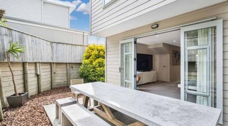 Beautiful Family Home - Photo 3