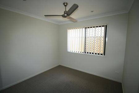 LOW MAINTENANCE 4 BEDROOM FAMILY HOME - Photo 4