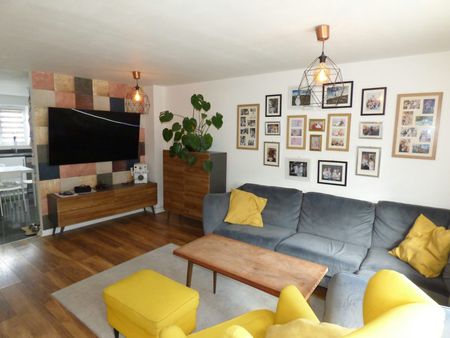 Town house to rent on - Photo 2