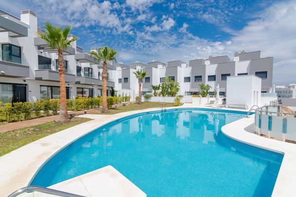 Townhouse in Fuengirola - Photo 1