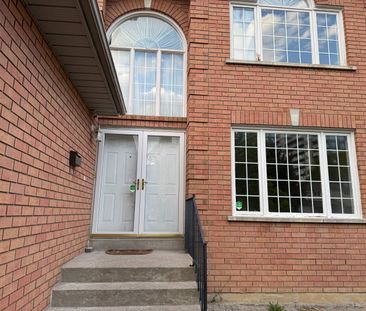 For Lease - 18 Oak Avenue, Richmond Hill, Ontario - Photo 4