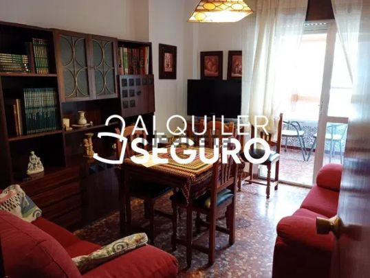 Alquiler de piso en Calle Calzada de la Trinidad - Photo 1