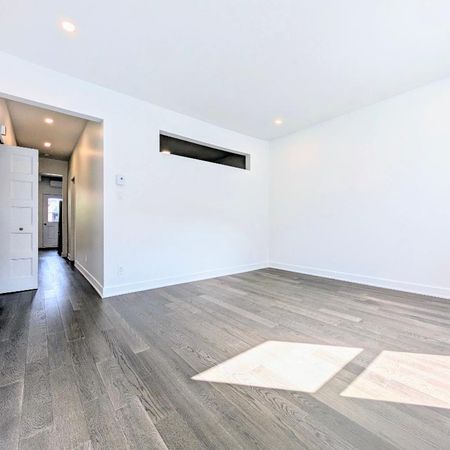 **Because You Deserve Renovated 4 1/2 w Parking, Metro Lasalle,Verdun** - Photo 4