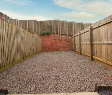 2 bedroom terraced house to rent - Photo 4