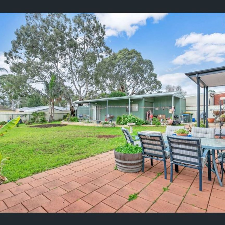 Fantastic&comma; Modern 3 Bedroom Family Home with Modern Granny Flat&sol; Teenage Retreat&excl; - Photo 1