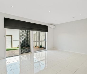 Three Bedroom Townhouse - Photo 4