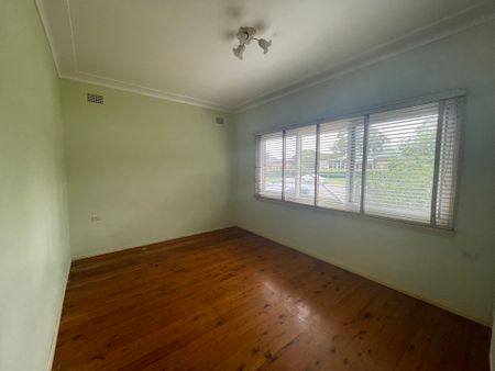 Prime Location! - Photo 4