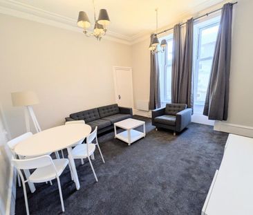 3 bedroom flat to rent - Photo 2