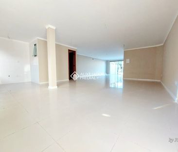 Casa com 3 quartos e 208m² para alugar em Hípica, Porto Alegre. - Foto 1
