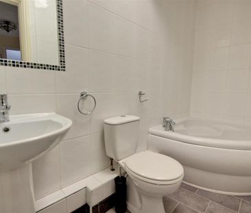 2 bedroom flat to rent - Photo 6