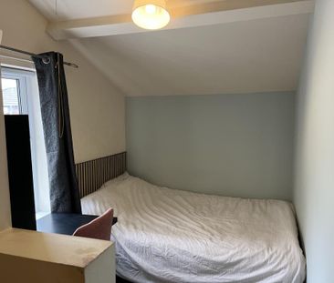 4 bedroom terraced house to rent - Photo 6