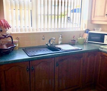 2 bedroom semi-detached bungalow to rent - Photo 5