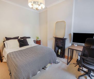 2 bedroom semi-detached house to rent - Photo 6