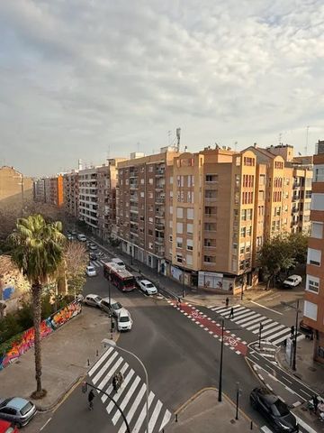 Avinguda de la Constitució, Valencia, Valencian Community 46009 - Photo 5