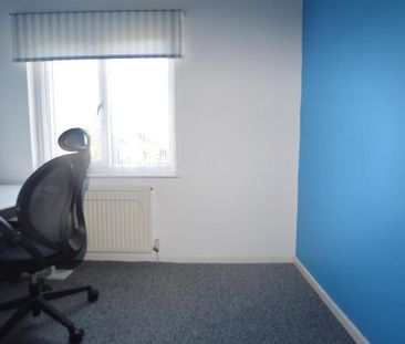 3 bedroom semi-detached house to rent - Photo 6