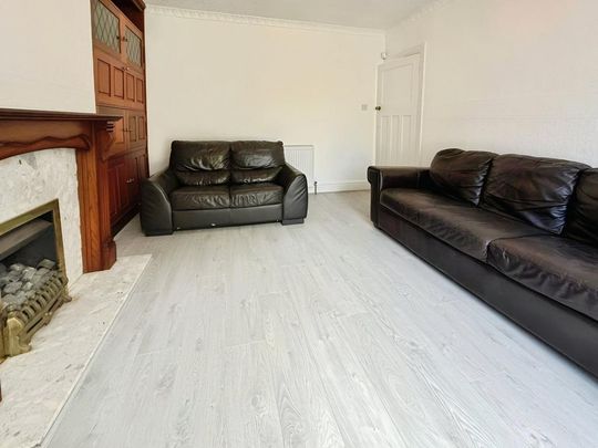 4 bedroom semi-detached house to rent - Photo 1