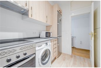 Calle de Pilar de Zaragoza, Madrid, Community of Madrid 28028