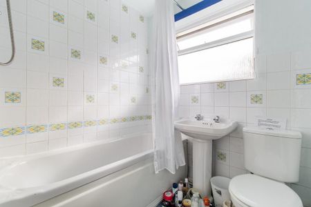 6 bedroom end of terrace house to rent - Photo 4