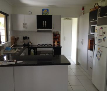 Spacious Family Home in Mareeba - Photo 3