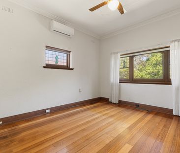 18 Saturn St, Caulfield South VIC 3162 - House For Rent | Domain - Photo 2