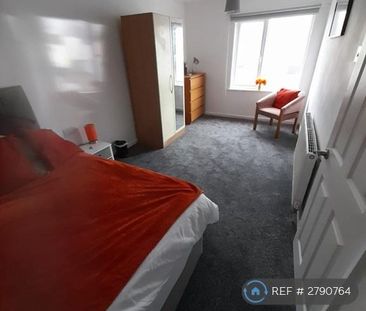 1 bedroom in a house share to rent - Photo 3