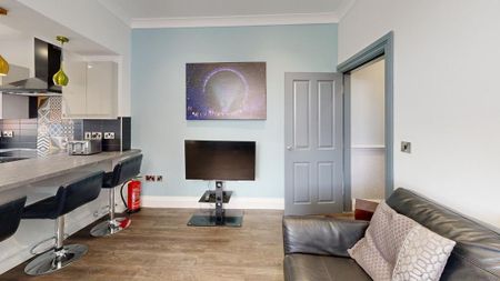 4 bedroom terraced house to rent - Photo 2