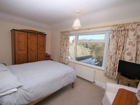 Semi-detached house to rent on - Photo 3