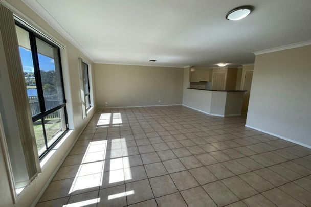 3 BEDROOM UNIT IN QUIET NEIGHBOURHOOD - Photo 1