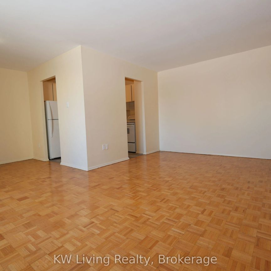 33 Central Parkway W #504 - Photo 1