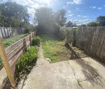 2 bedroom end of terrace house to rent - Photo 6