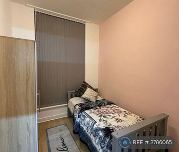 1 bedroom in a flat share to rent - Photo 2