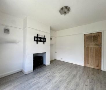 2 bedroom end of terrace house to rent - Photo 2