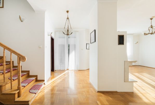 Dom z ogrodem na Kabatach - Zdjęcie 1