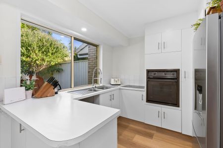 Stylish Townhouse at 3/16-22 Hollywood Place, Oxenford – Low Maintenance Living in a Prime Location! - Photo 4