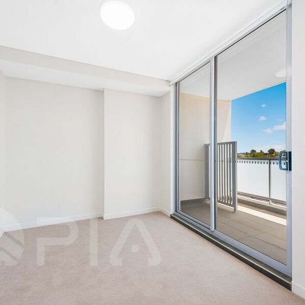 Modern 1 bedroom apartment close to amenities for lease - Photo 1