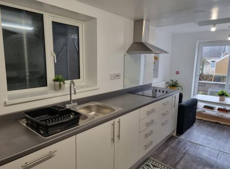 1 bedroom in a house share to rent - Photo 2