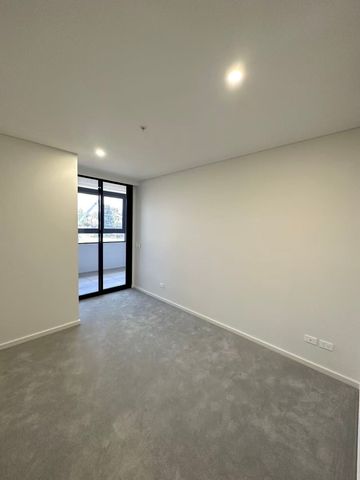 North Face | Stunning| Bright Two Bedder plus a Winter Garden Apartment in Melrose Park - Photo 2