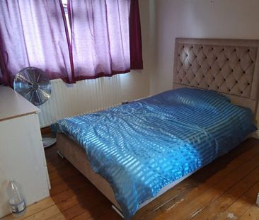 Room in a Shared House, The Riding, LE4 - Photo 2