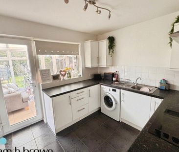 Longfields - Photo 5