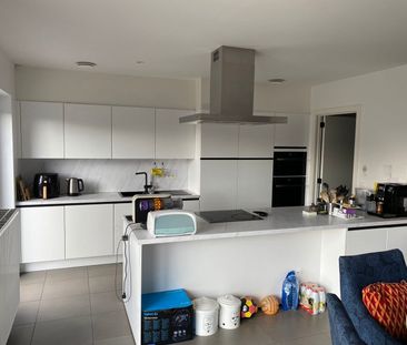 Recente ruime 3-gevel woning, ideaal gelegen op 1km van het centrum... - Photo 5