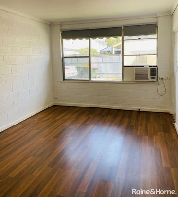 Cute 1 Bedroom Unit in a fantastic location! - Photo 1