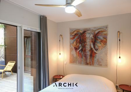 Architecture contemporaine, cette petite copropriété de 3 lots construite en 2020 et située en première ligne accueille un appartement de 140 m2 ouvert sur un beau jardin privatif d'environ 150 m2 en plein coeur du quartier de l'Aiguillon. - Photo 5