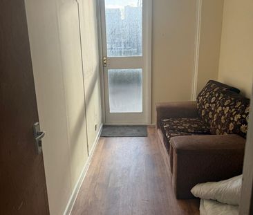 4 Bed Flat, Market Square, E14 - Photo 2