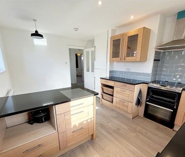 3 bedroom detached bungalow to rent - Photo 4