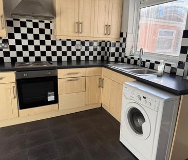 2 bedroom terraced house to rent - Photo 4