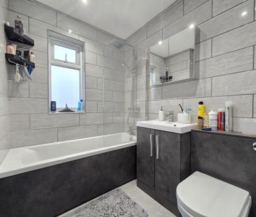 3 bedroom semi-detached house to rent - Photo 5