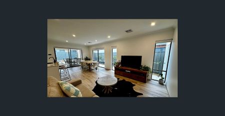 Happy New Year in Hallam - Photo 3