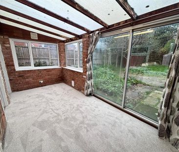 4 bedroom end of terrace house to rent - Photo 6