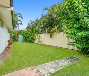 TWO BEDROOM UNFURNISHED DUPLEX WITH LARGE PRIVATE YARD - Photo 6